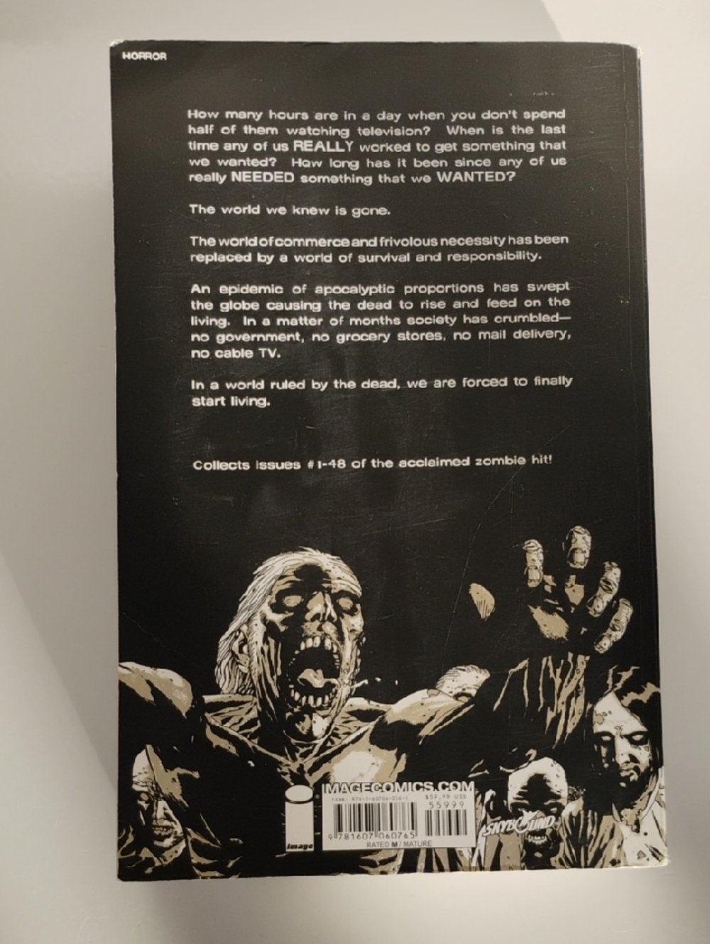 The Walking Dead Compendium One - Graphic Novel Paperback - Picture 2 of 6